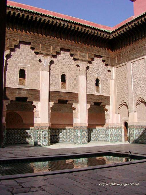 Die Wand eines Flügels um den Haupthof, der Medersa Ben Youssef, Marrakesch - Marokko