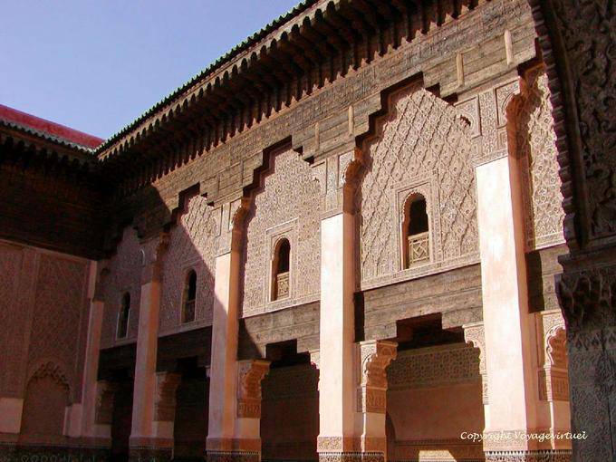 Zelliges, Marmor, Gips und Holz, der Medersa Ben Youssef, Marrakesch - Marokko