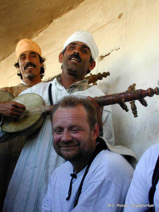 Musiker und Lieder Berber Souk Bouzama - Marokko