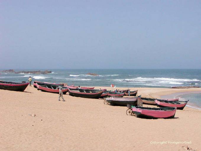 Fischerboote auf dem Strand Oualidia - Marokko
