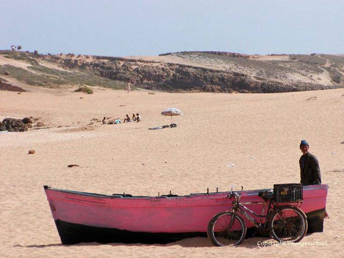 Dunes und rote Boot, Oualidia - Marokko