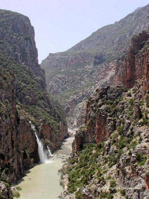 Ein Wasserfall in die Schlucht des Oued Lau - Marokko