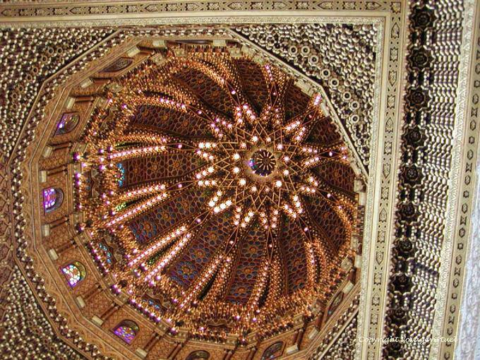 Dome-Zeder Atlas Golden Leaf und lackiert Mahagoni, Mausoleum Mohamed V, Rabat - Marokko