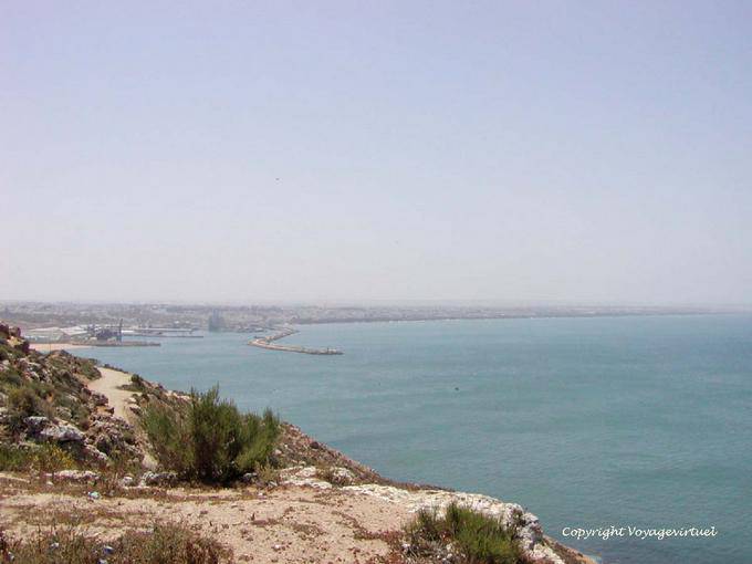 Panorama des Hafens von Safi von der Küste - Marokko