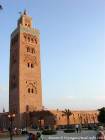 Blick auf die Koutoubia-Moschee bei Sonnenuntergang, Marrakesch, Marokko.
