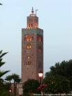 Beleuchtung des Minaretts der Moschee der Buchhändler, Koutoubia, Marrakesch, Marokko.