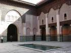 Der Innenhof der Medersa Ben Youssef, Marrakesch, Marokko.