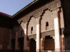 Zelliges, Marmor, Gips und Holz, der Medersa Ben Youssef, Marrakesch, Marokko.