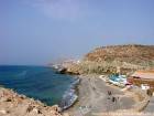 Sand- und Kiesstrand Thara Youssef Al Hoceima an, Marokko.