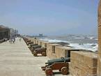 Essaouira, Kanonen auf der Stadtmauer Ausrichtung, Marokko.