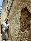 Walker in der Medina, Meknes, Marokko.