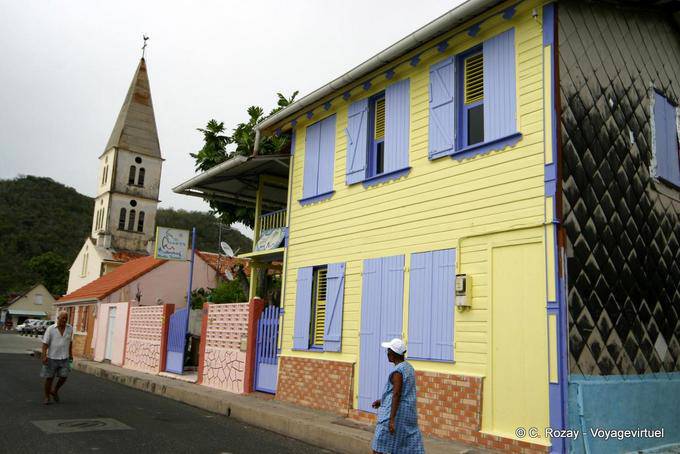 Street und der Kirche St. Henri du Bourg, Anses d'Arlet - Martinique