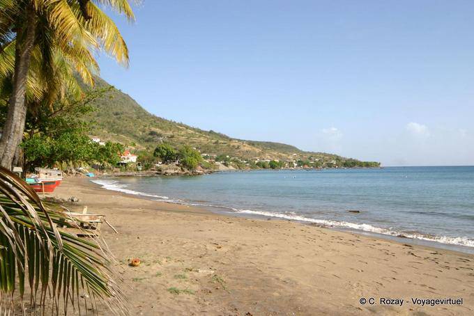 Der Strand der kleinen Bucht von Arlet - Martinique