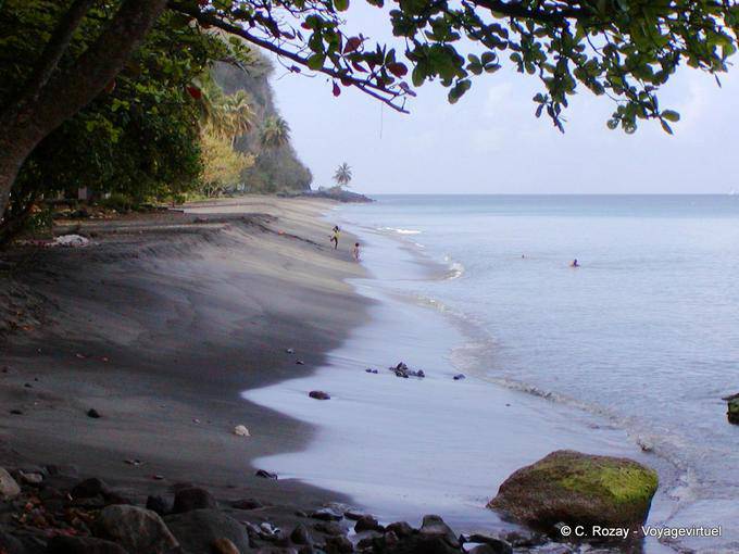 Anse Turin, vulkanischen Sandstrand zu Le Carbet - Martinique