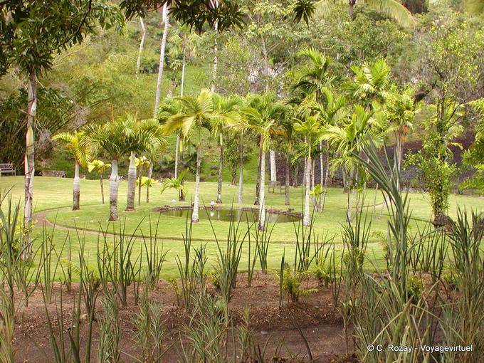 In der Mitte des Gartens, Wasserstrahl 1743 Habitation Anse Latouche - Martinique