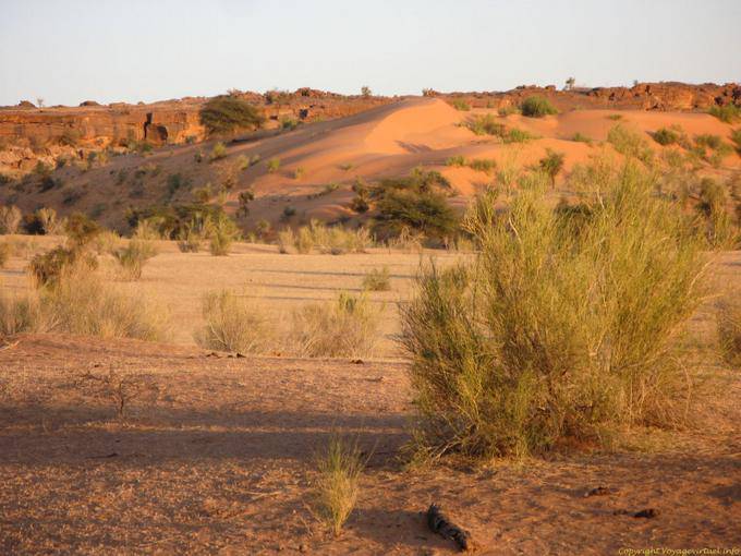 Sand Dune in den Felsen der natürliche Kathedrale, Mauretanien