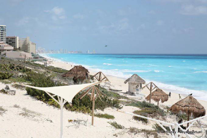 Blick auf die Bucht und die Stadt, Playa Delfines Cancun - Mexiko
