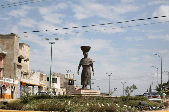 Statue begrüßt Ocosingo, Palenque Straße, Chiapas - Mexiko