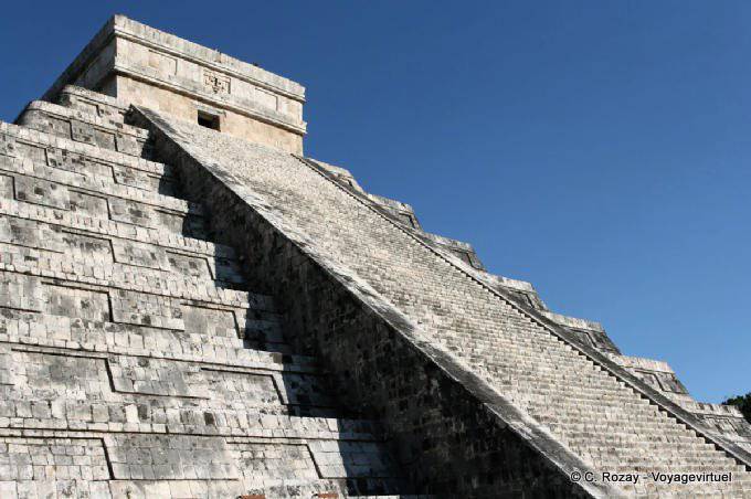 Die Treppen aus Kukulcan Tempel Chichen Itza - Mexiko