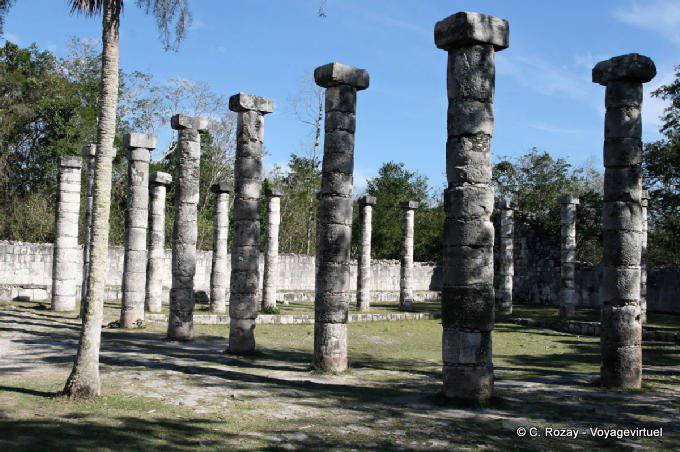 Garten innerhalb des Marktes, Grupo Las Mil Columnas Chichen Itza - Mexiko