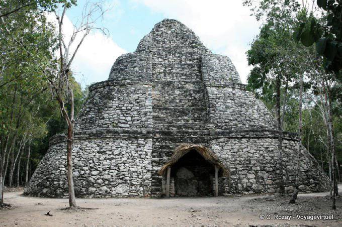 Das Observatorium und Palast Xaibe, Cobá - Mexiko