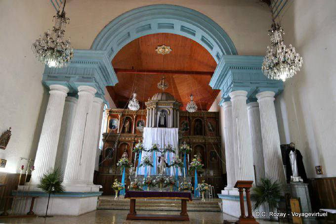 Im Inneren der Kirche von Santo Domingo de Guzmán, Comitán - Mexiko