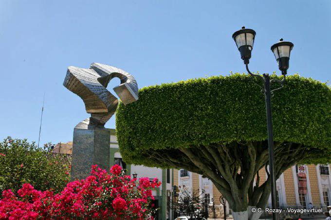 Baumschnitt und Skulptur, Zócalo Comitan de Dominguez, Chiapas - Mexiko