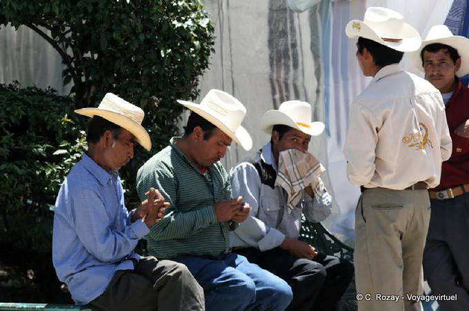 Indigene tragen Hüte, Comitán de Dominguez - Mexiko