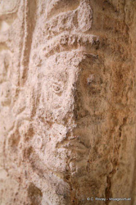Gesicht auf einer Stele geschnitzt, nahaufnahmeansicht, Edzná - Mexiko