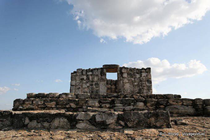 Summit Oval Palace, Ek Balam - Mexiko