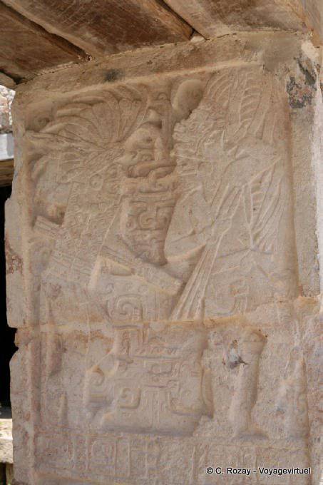 Kabah Maya-Skulptur an der Wand - Mexiko