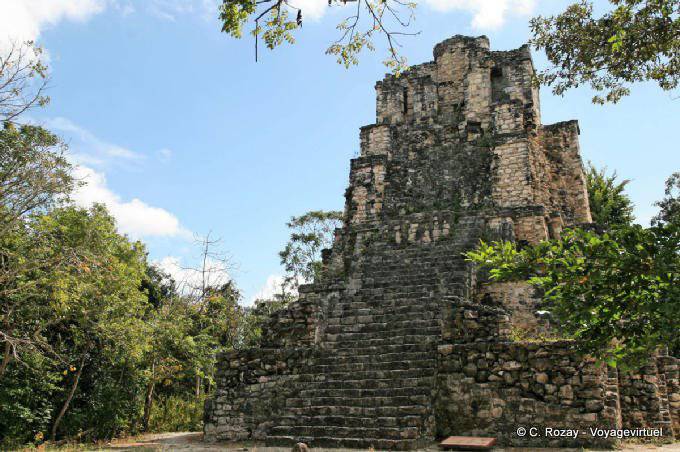 Die archäologische Stätte von Chunyaxché, El Castillo, Muyil - Mexiko