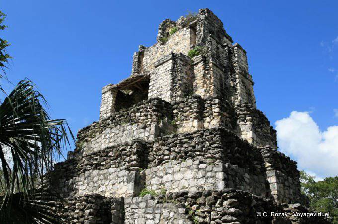 Die Stufen der Pyramide El Castillo, Muyil - Mexiko