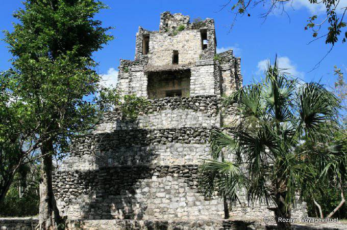 Die restaurierten Ruinen Chunyaxché, El Castillo, Muyil - Mexiko
