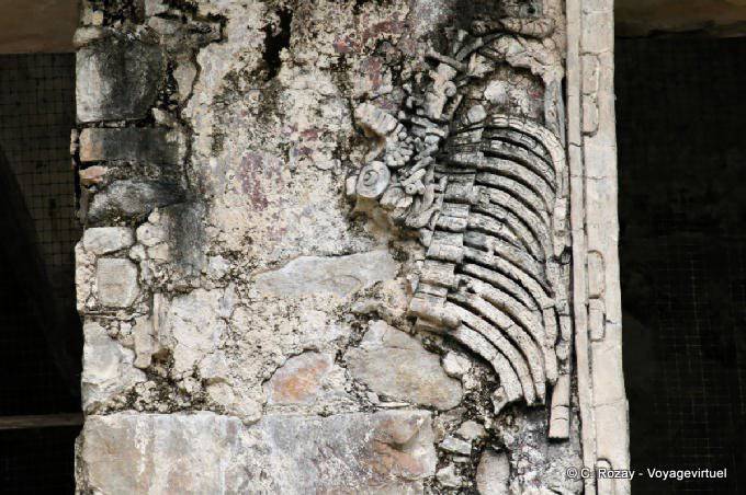 Überreste einer Linderung von Chan Bahlum II, Grupo de Las Cruces, Palenque - Mexiko
