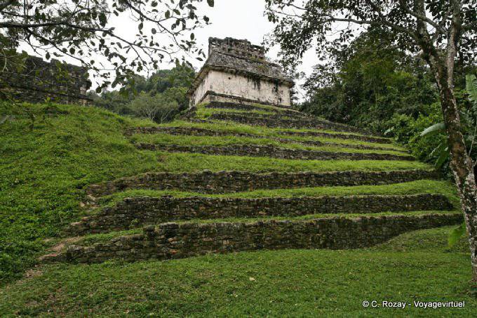 Am Fuße der Grupo de Las Cruces, Palenque - Mexiko