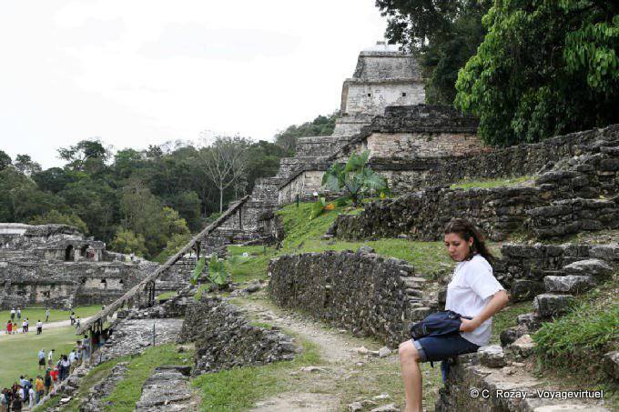 Auf den Stufen des Tempels des Schädels, Palenque - Mexiko