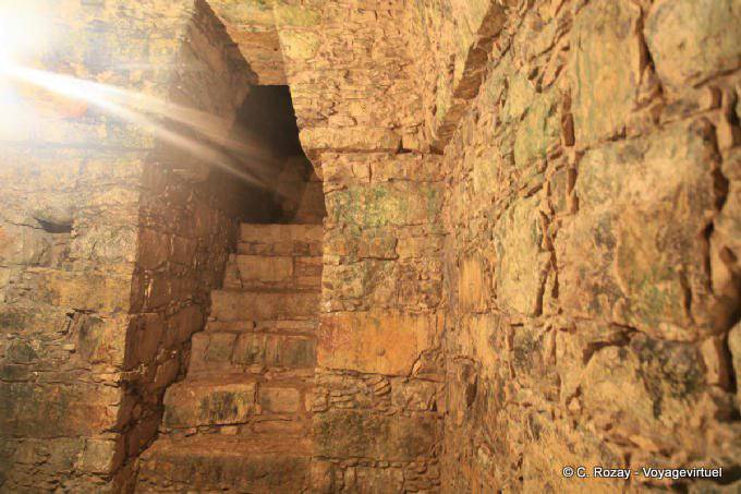 Rai Sonne in den Eingeweiden der Tempel der Schädel, Palenque - Mexiko