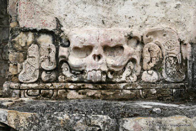 Skulptur des Schädels, Palenque - Mexiko