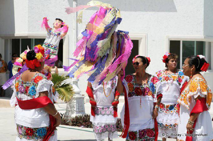 Traditionelle Tanzgruppe, Puerto Morelos - Mexiko