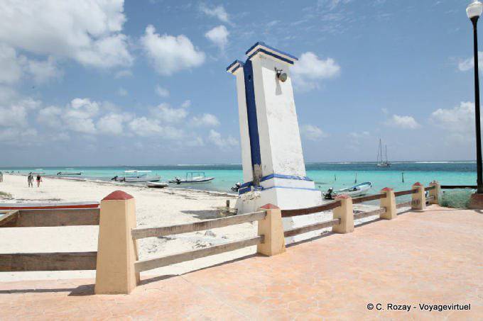Der Leuchtturm wurde durch den Wirbelsturm, Puerto Morelos verwüstet - Mexiko