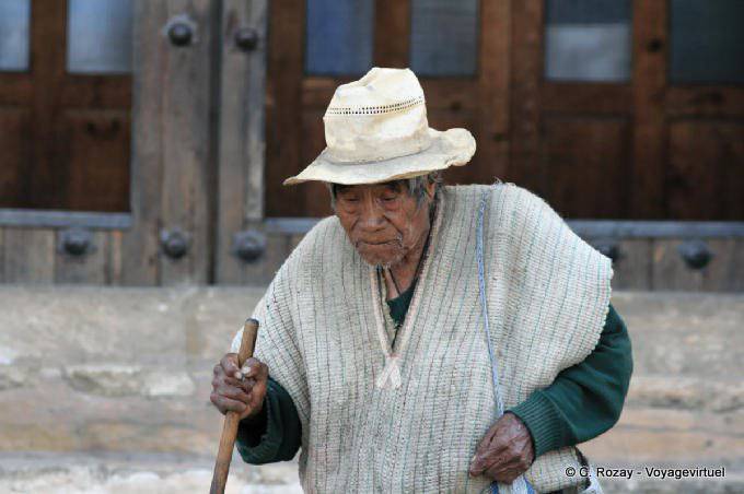 Der alte Mann mit dem Rohrstock, San Cristobal - Mexiko