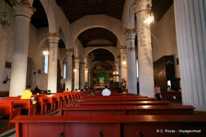 Hauptschiff der Kathedrale, San Cristobal de las Casas - Mexiko