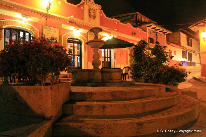 Brunnen vor einem Restaurant in San Cristobal de Las Casas - Mexiko