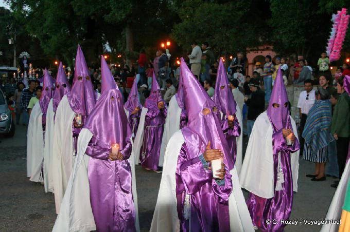 Büßer Parade spitzen Kapuzen, Prozession, San Cristobal de las Casas - Mexiko