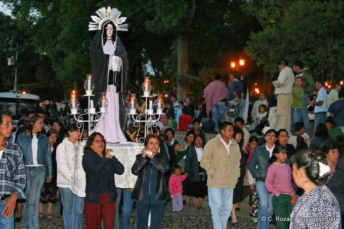 Präsentation von Maria, die Jungfrau auf einem Plakat während der Prozession, San Cristobal de las Casas - Mexiko