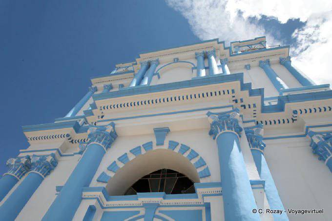 Alle weißen und blauen Fassade, Kirche Santa Lucia, San Cristobal de las Casas - Mexiko