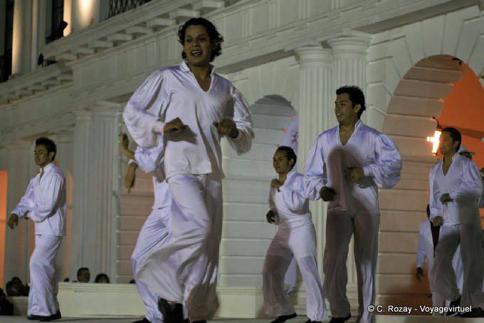 Tänzer in weißen, Tanz-Show in San Cristobal de Las Casas - Mexiko