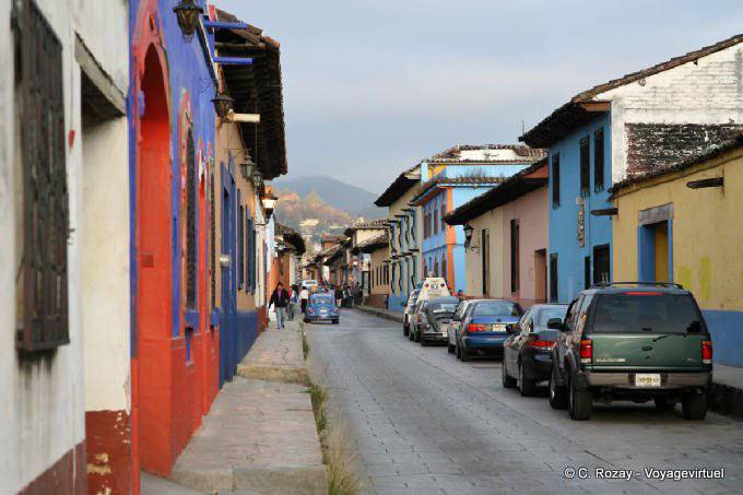 Eine typische Straße in San Cristobal de las Casas - Mexiko