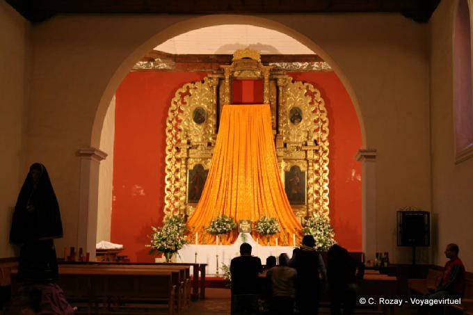 Altar der Kirche von San Nicolás, San Cristobal de las Casas - Mexiko